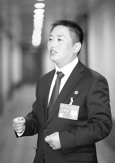 本报记者 杨登峰 摄"希望有更多中国工人尤其是青年工人走出国门,投身