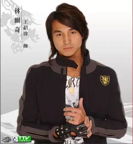 现实中的王少伟原名王绍伟,1976年12月18日出生于台湾,华语影视男演员