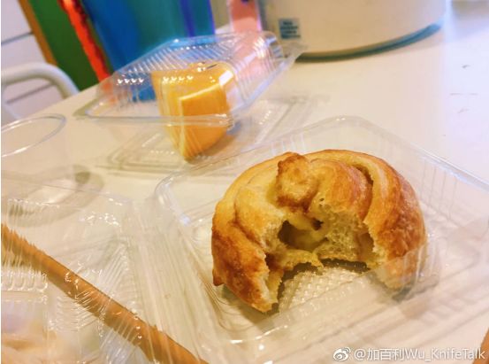 或者一个肉桂蛋糕加些水果.