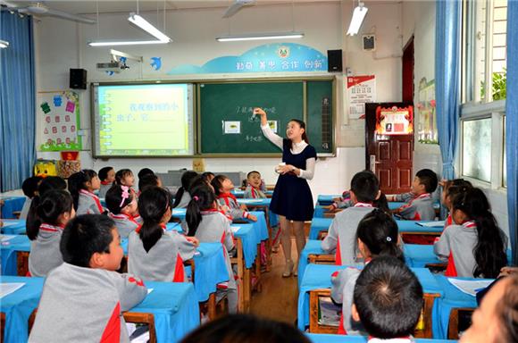 合川开展课堂教学评比展青年教师风采