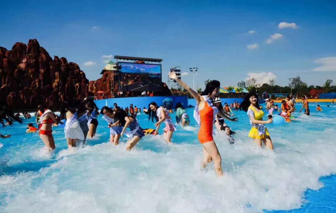 千万别带男朋友来洋沙湖水上电音节因为这里全是比基尼美女