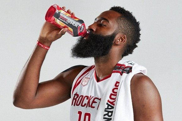 科比叫卖自家饮料 自导广告片宣战巨头佳得乐