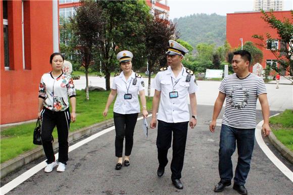 万盛经开区开展高考考点学校卫生安全专项检查