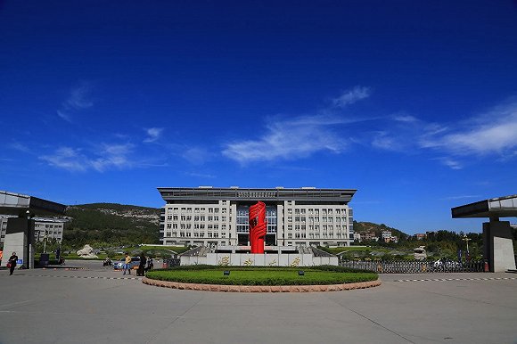 齐鲁名师 | 济南大学魏琴:丹心育人四十载,桃李满园竞芳菲