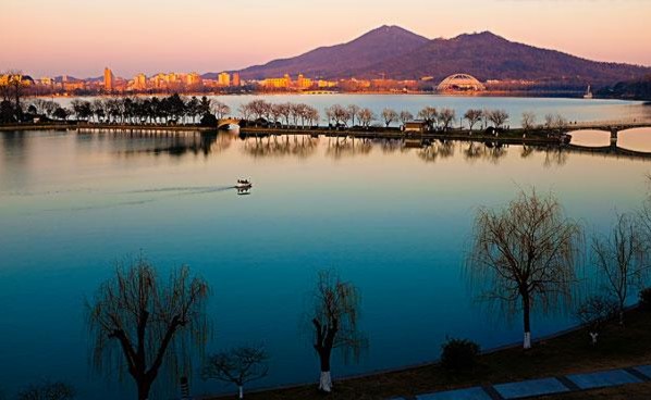 有"金陵毓秀"的美誉,是南京名胜古迹荟萃之地,自然经典与人文景点交错