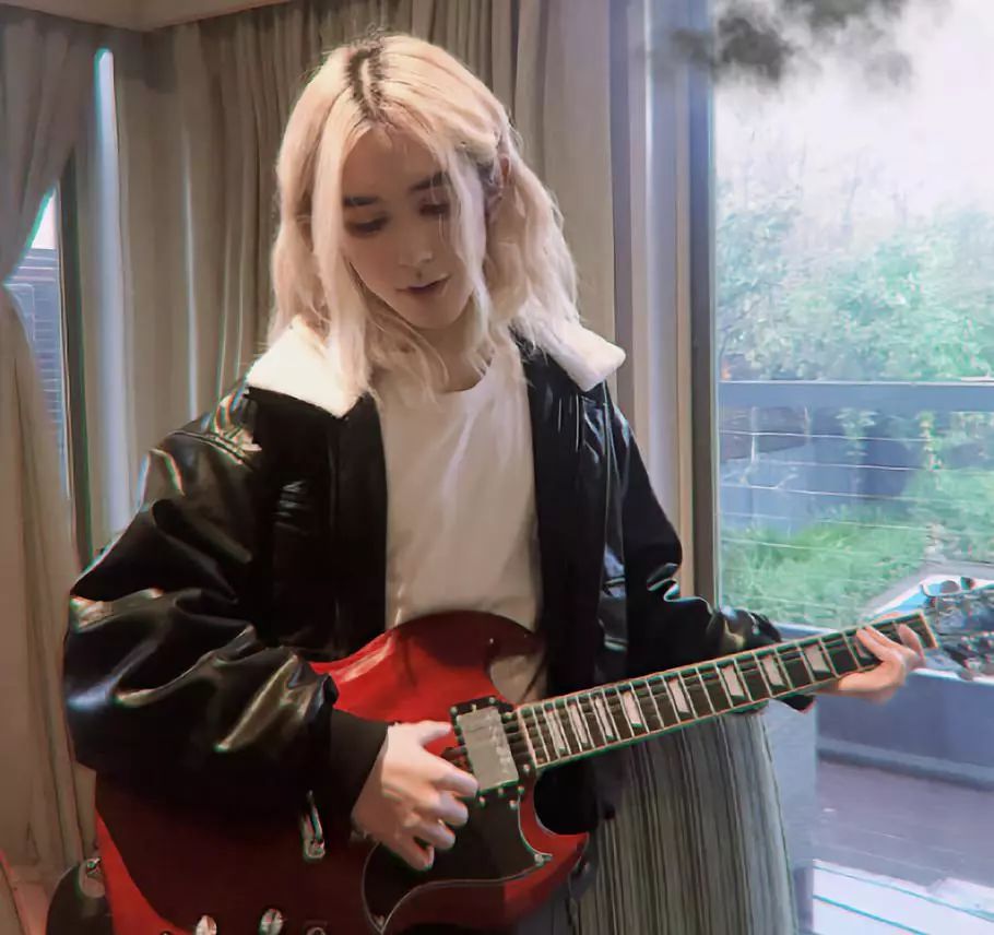 国服扳手丨14岁留长发穿女装美过所有女同学第一批00后已经伪娘了