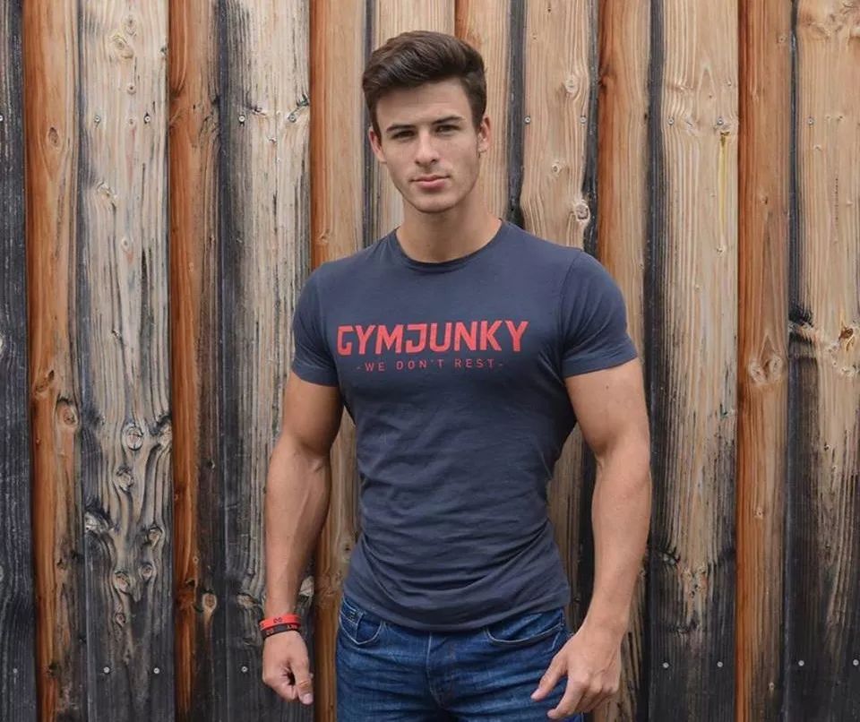 从屌丝到肌肉型男健身才是男人最好的逆袭