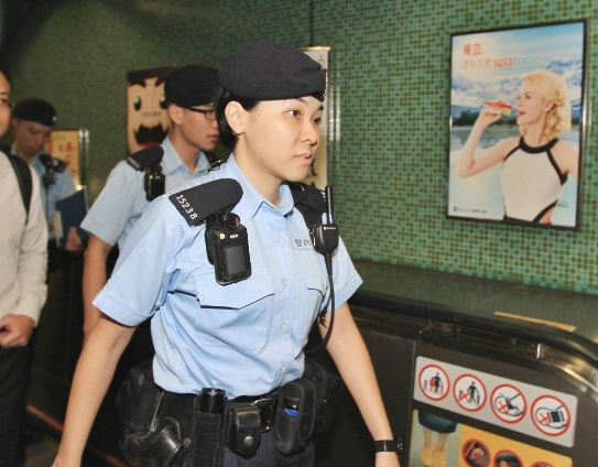 鸣枪的香港女警