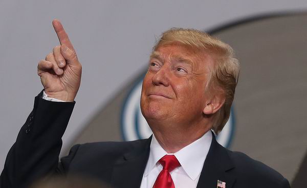 特朗普贸易战与零容忍政策背后:不同眼神里的