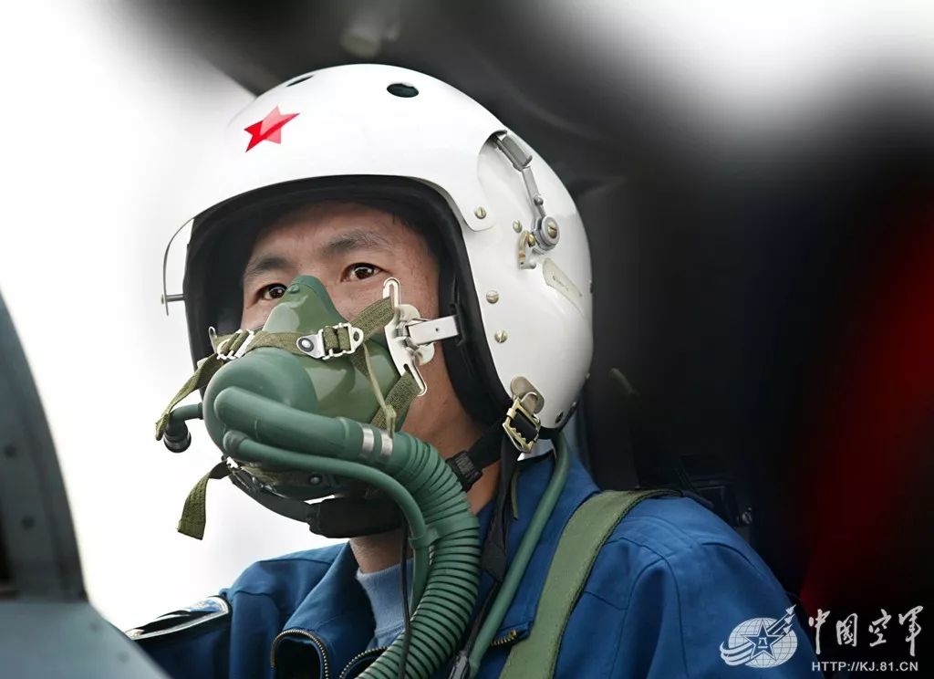 他创造了世界航空史上的奇迹——|梁万俊|试飞员|试飞_新浪新闻