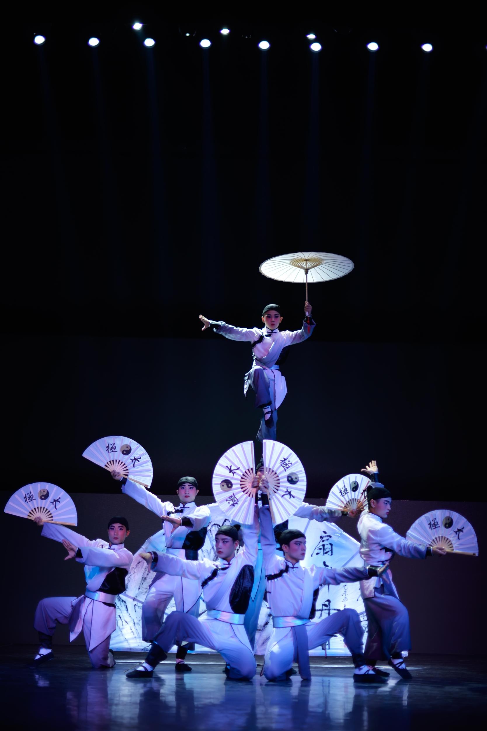 这头顶杂技绝了江苏这家县级团俄罗斯摘金戳进来看获奖表演