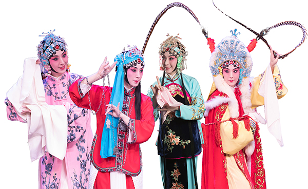 史依弘一天演尽梅尚程荀四大名旦三位国宝老艺术家助阵