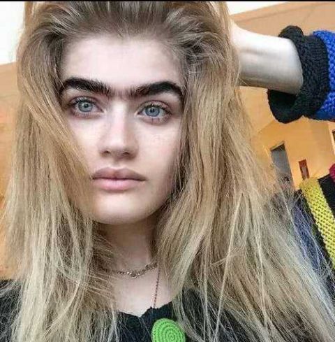 英国女大学生晒"粗犷"自拍照,走红网络!