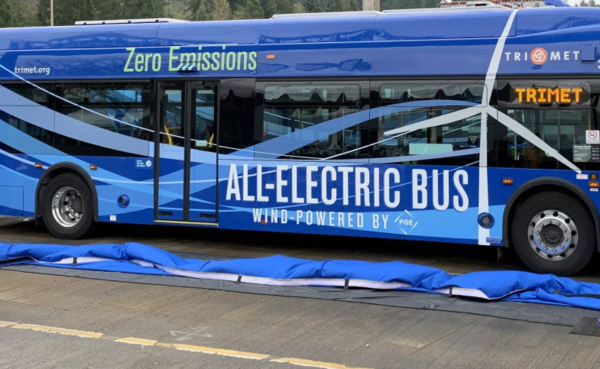 波特兰电动公交车换装 风能驱动开创美国运输界先河