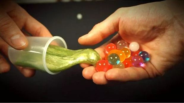 这款玩具爆红校园,但内含剧毒!家长千万要注意!