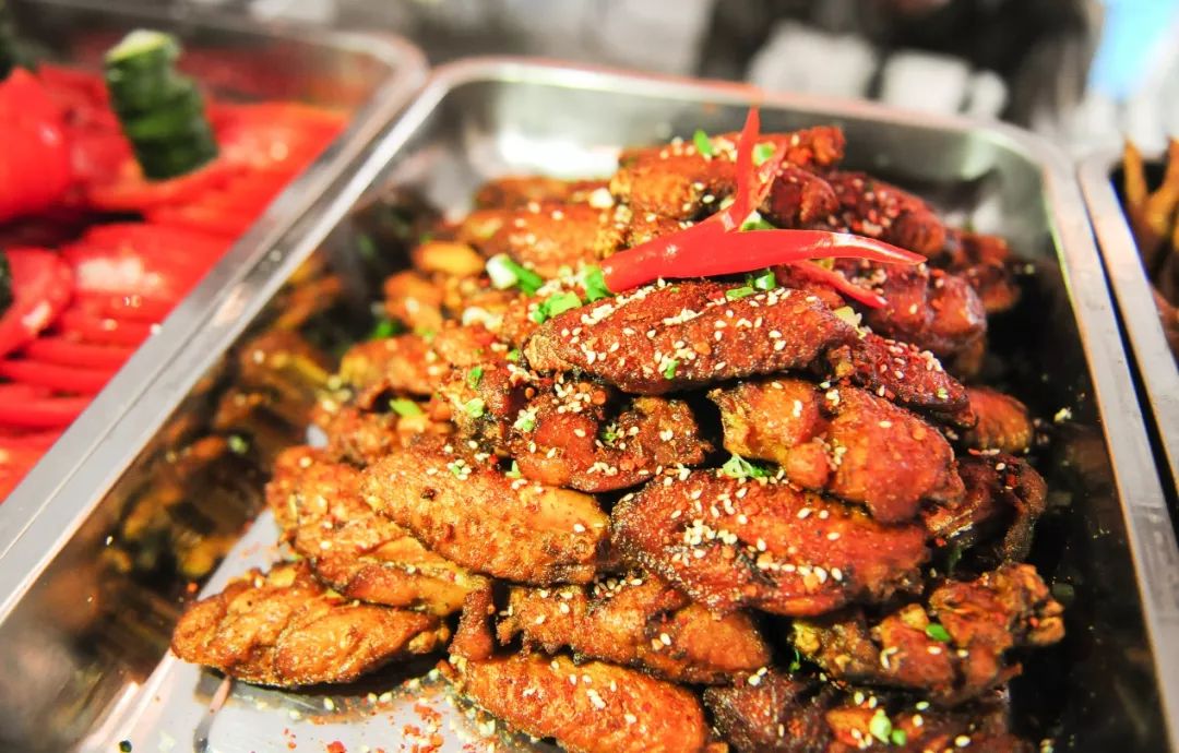 如日中天——"全面提高,全面发展,全面进步……"这道菜象征单位发展势