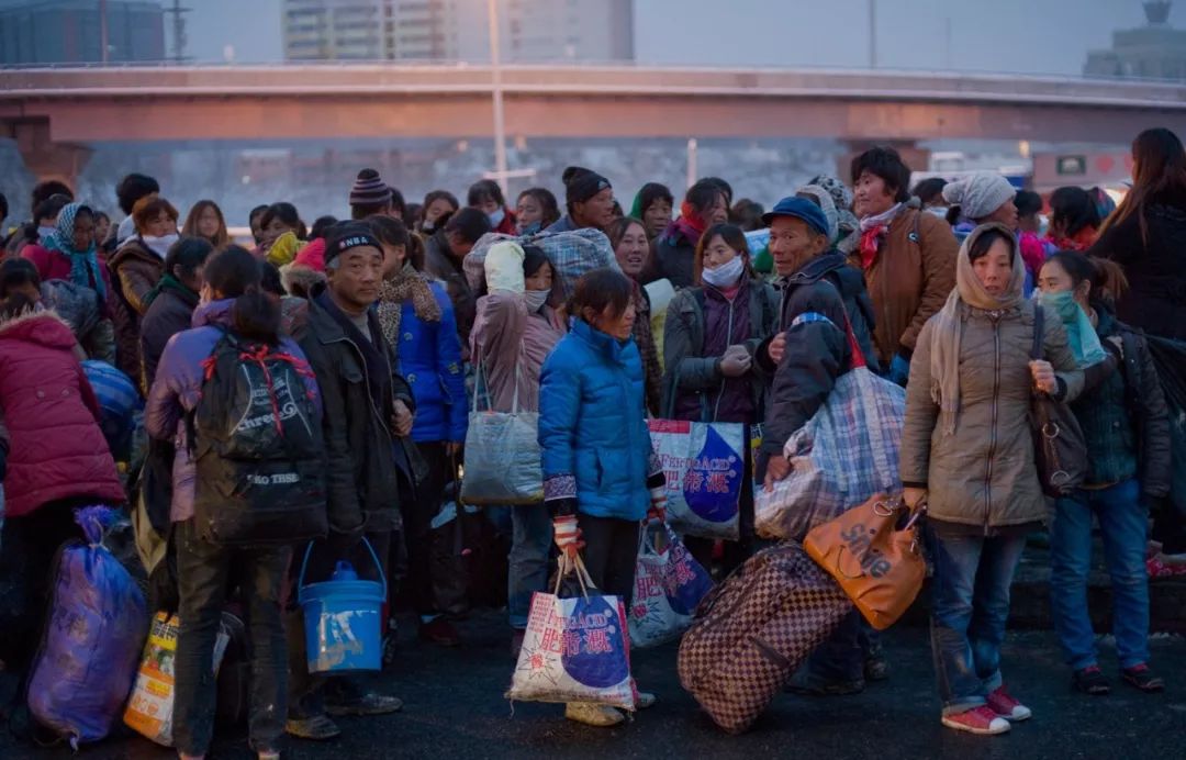 你没见过的绿皮火车里的百态人生
