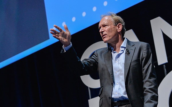 蒂姆·伯纳斯-李爵士(sir tim berners-lee) 视觉中国 资料图万维网之