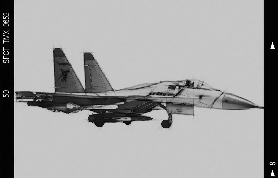 为海军军旗的三种颜色▲后背印花,辽宁舰舰训誓词沉稳霸气海军蓝灰