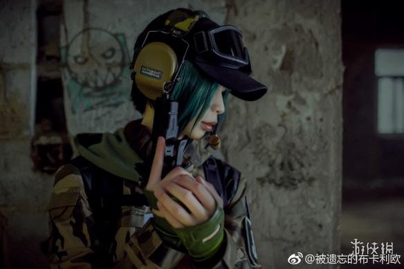 《彩虹六号:围攻》cos 坚强的波兰小姐姐神还原!