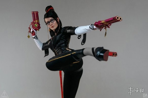 猎天使魔女贝姐cos嘴含棒棒糖的冷艳御姐