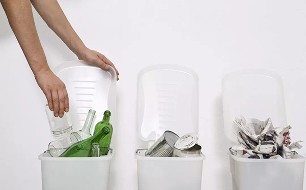 健身房拒老人游泳称有通知 体育局:这个锅不背