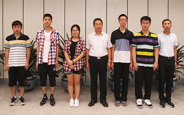 申长雨在京接见今年高考取得优异成绩的局职工子女代表