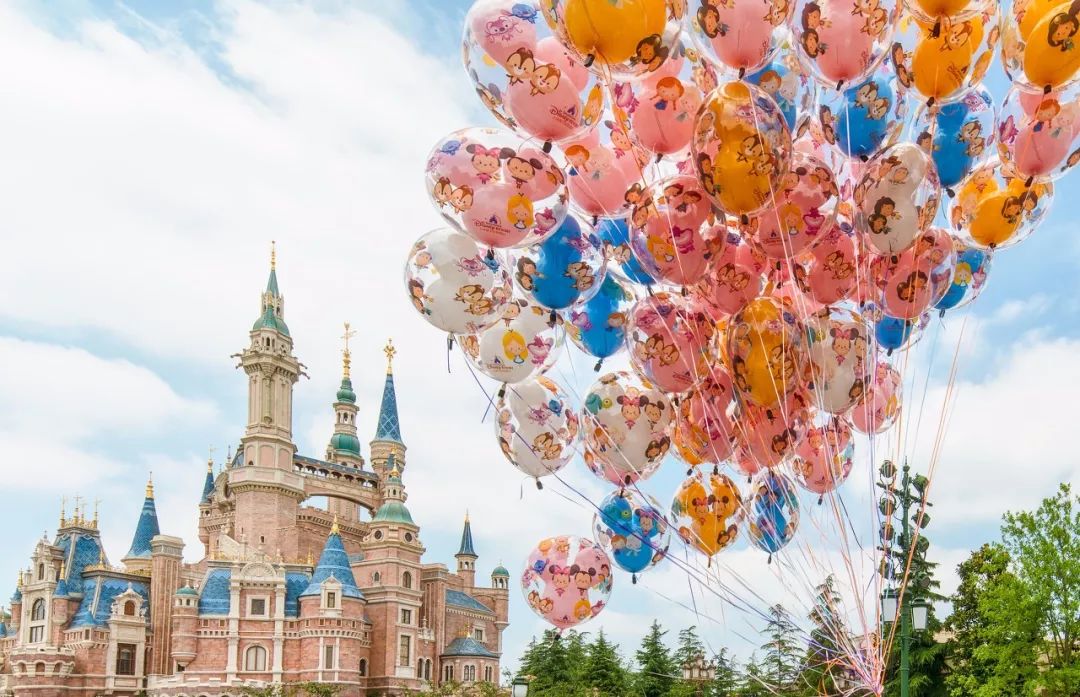 去迪士尼撒欢儿,会让射手座感到无比的欢乐,她们会将心底藏起来的那个