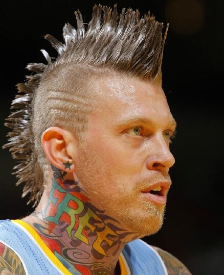 香伯特休赛期的最新发型,由扫把头变成武士头,这到底是什么审美呢?