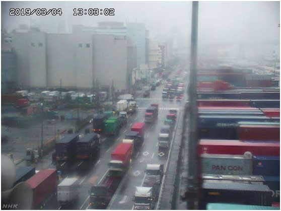 3月4日东京港附近道路监控录像图，来自NHK
