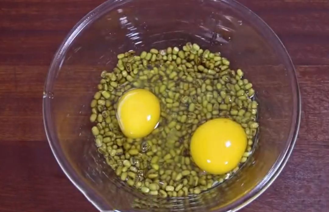 一碗绿豆两个鸡蛋,不煎不煮不炖,这样做健康又减肥,全家都爱!