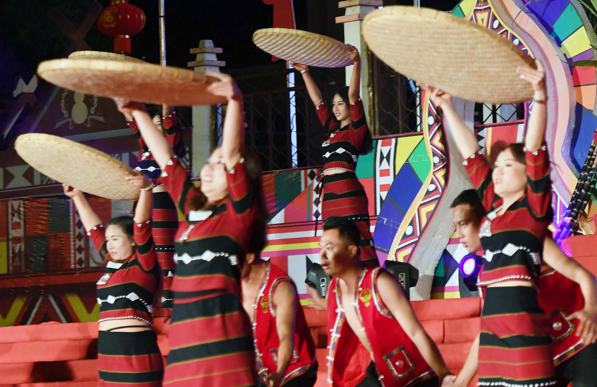 云南澜沧:歌舞庆新春