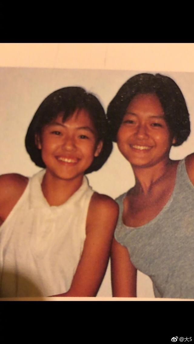 大小s腿从小就最吸睛!可惜是路人颜值,大s更是黑炭变白的典范了