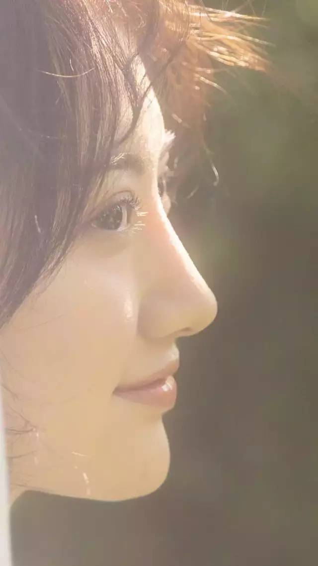 纯天然佟丽娅混血郭碧婷鼻子竟然都透光