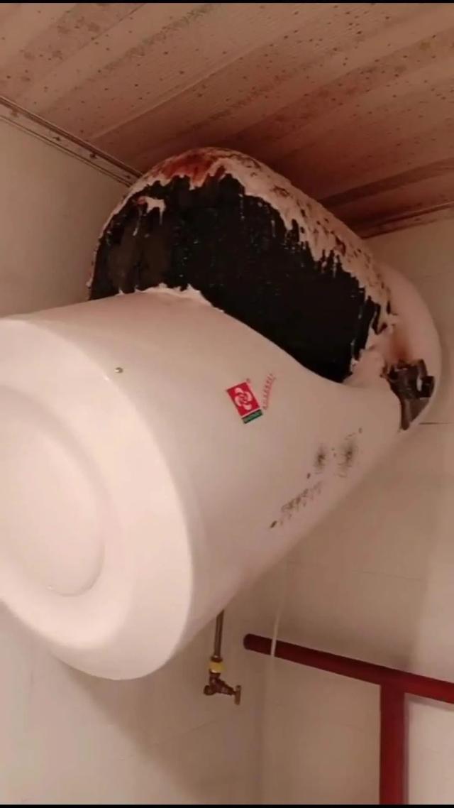 贵阳一水电工网购"超低价"热水器,"嘭"一声炸了!还曾给好几家安装过同