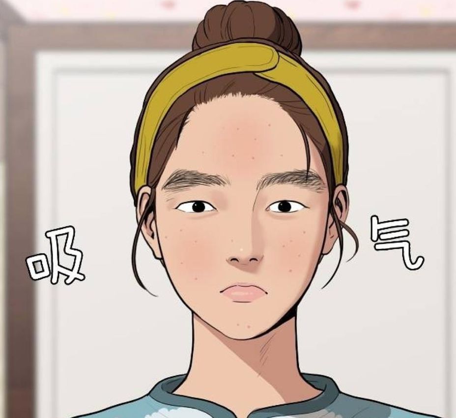 其实女主素颜时候五官并不难看,虽然是单眼皮但眼皮脂肪较少,不显得