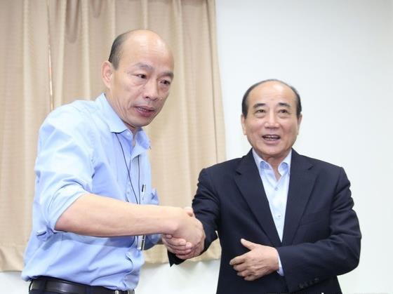 王金平、韩国瑜。（台湾“中时电子报”资料图）