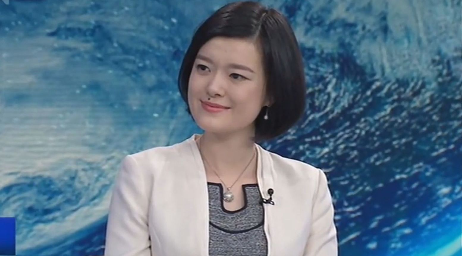 主持人大赛里选手邹韵节目里展现超强英语实力