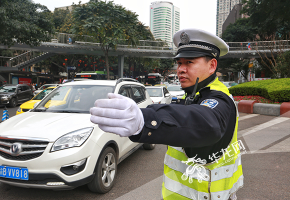 两路口网红民警唐又红是位低调务实的暖心大叔