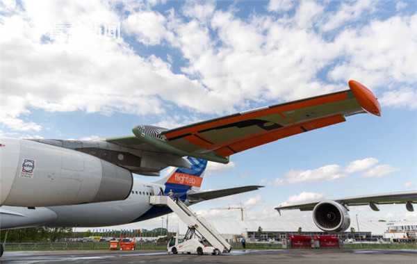 "刀锋"层流机翼验证飞机首次亮相大型航展