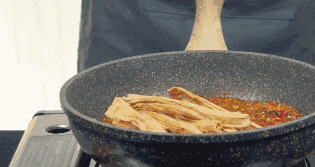 我自己做的辣条居然比买的还好吃!