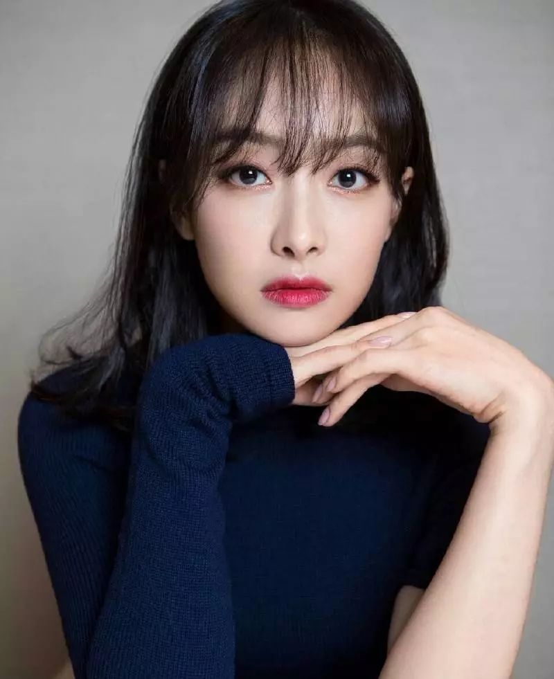 宋茜,baby换了个发型脸小一圈,变美的秘诀原来是"氧气刘海"!