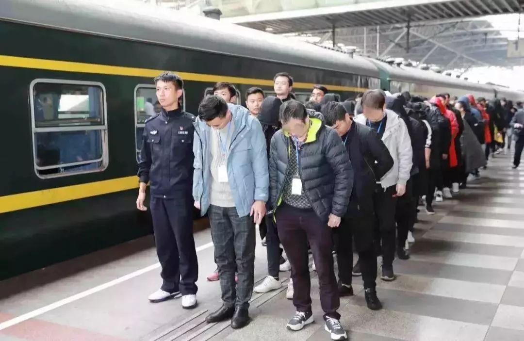 江苏警方圆满完成759名犯罪嫌疑人押解任务