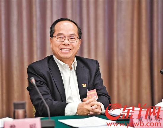 花都区委书记黄伟林2018年,花都区全力推进汽车智能网联技术产业规划