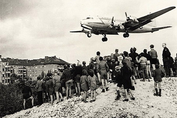 28万架次揭秘70年前美军食物行动挽救西柏林市民