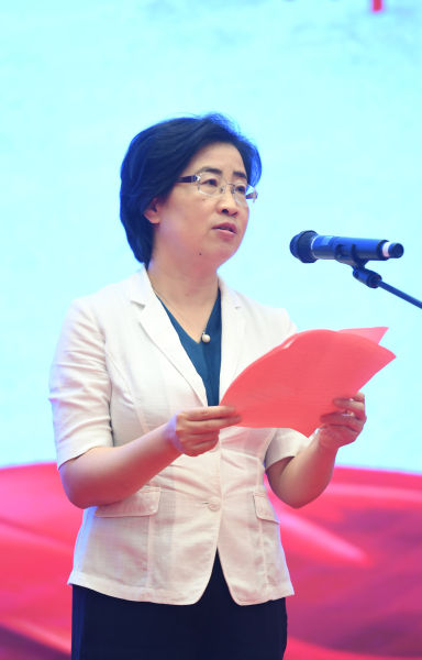 图为:中共上城区委书记陈瑾正在介绍上城区取得的发展. 王刚 摄