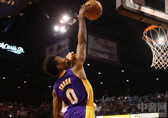尼克杨扣篮不过尼克杨的实力还是值得肯定,他在任何一支球队都能够