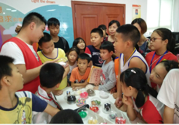 对毒品说no--万紫山社区举办禁毒文艺汇演