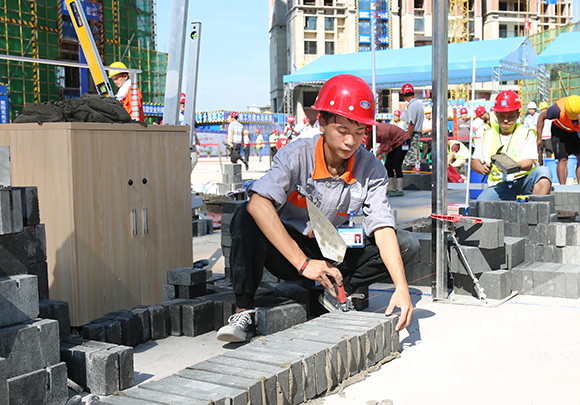 "巴渝工匠"杯开赛优秀砌筑工齐聚一堂 全市培合格建筑工人超110万