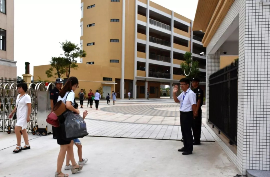 江门小男孩对妈妈说的这番话被疯传,他含着泪……(多图)|小学|江门